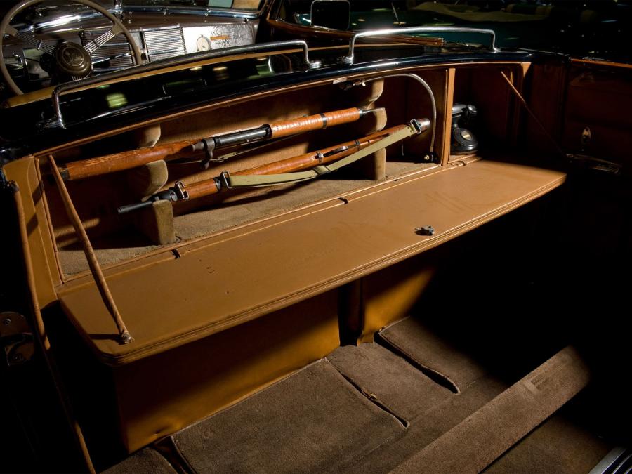  Cadillac V16 Presidential Convertible Parade Limousine by Fleetwood 1938 года  (фото 40 из 57)